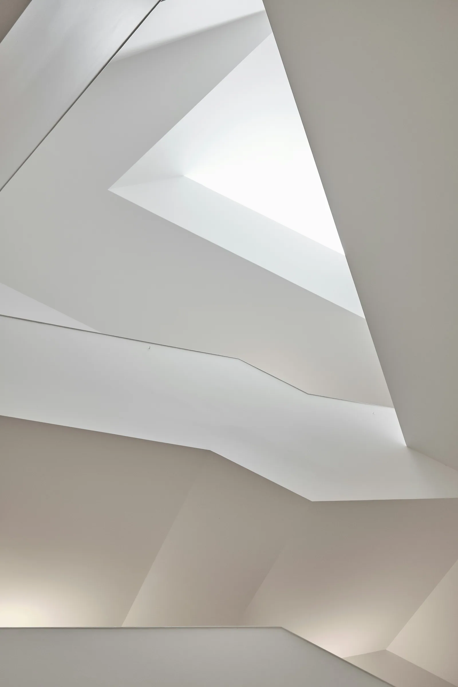 A room with a skylight and a white ceiling